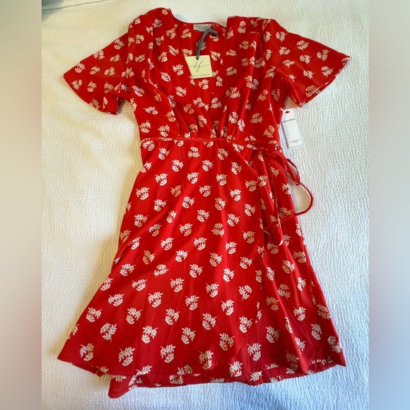 ❤️ NWT Red Wrap Dress - Picture 9 of 12